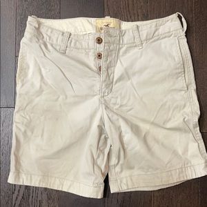 Men’s Hollister: Khaki Shorts, Knee Length W33